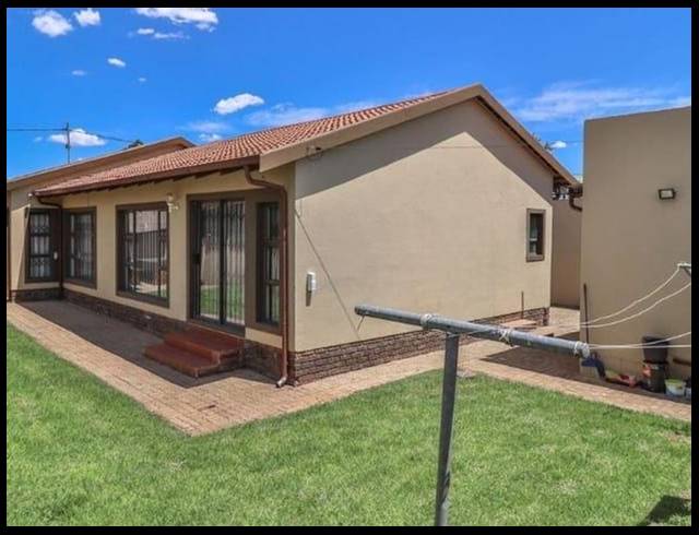 3 BEDROOM HOUSE FOR SALE IN WESTDENE